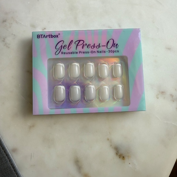 BTArtbox French Press-On Nails – White – 30 Pieces – New & Sealed - Picture 3 of 4